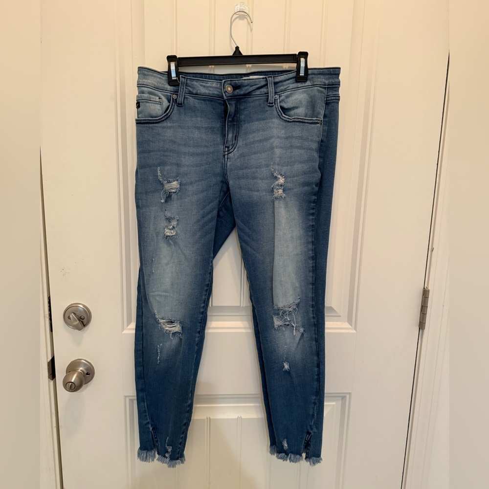 KanCan Distressed Ankle Jeans in Blue